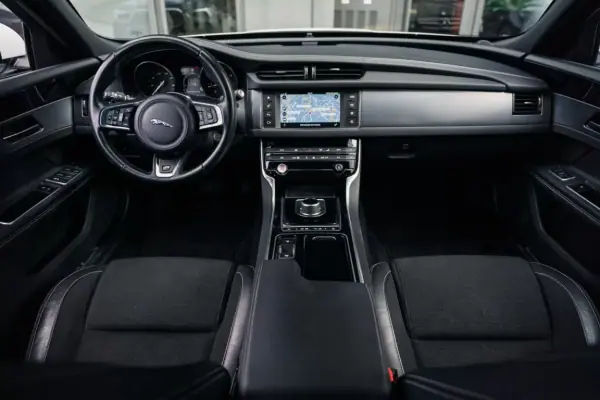 Jaguar XF 2017 - 22990 EUR, 145800 km - AUTO.MOTO.pt - 145800km - foto 51 de 55