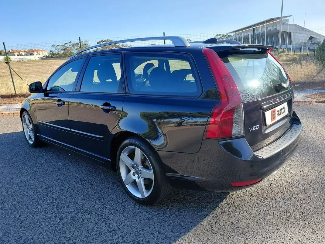 Volvo V50 2010 - 4490 EUR, 384950 km - 384950km - foto 5 de 23