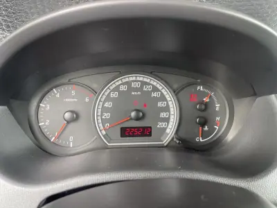 Suzuki Swift 2007 - 5250 EUR, 225212 km - AUTO.MOTO.pt - 225212km - foto 11 de 12
