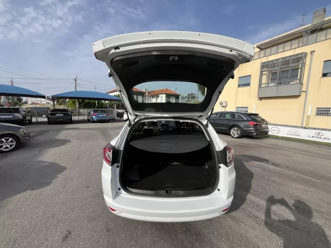 Renault Mégane Sport Tourer 2012 - 6950 EUR, 227000 km - AUTO.MOTO.pt - 227000km - foto 24 de 36