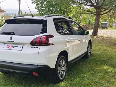 Peugeot 2008 2018 - 10399 EUR, 110600 km - AUTO.MOTO.pt - 110600km - foto 12 de 38