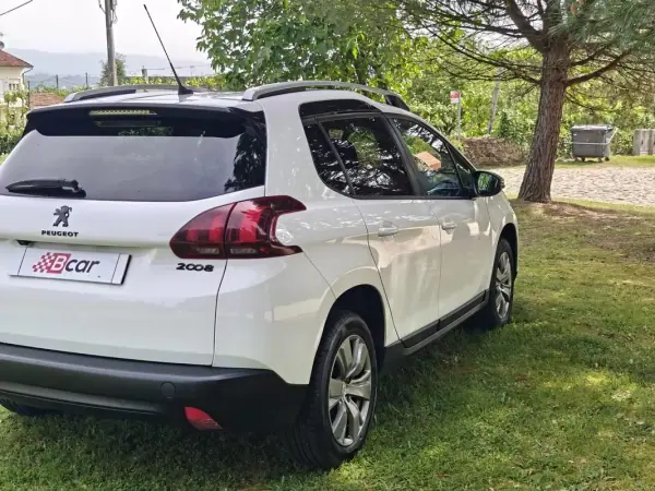 Peugeot 2008 2018 - 10399 EUR, 110600 km - AUTO.MOTO.pt - 110600km - foto 12 de 38