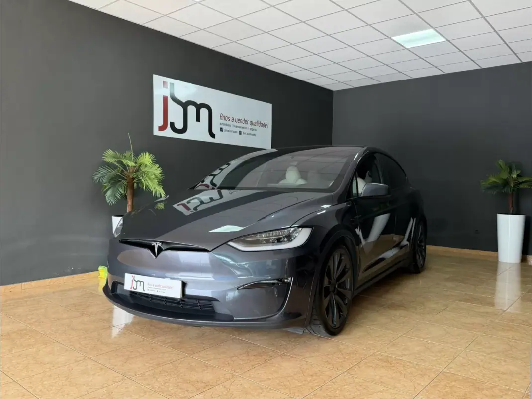 Tesla Model X 2023 - 75000 EUR, 99874 km - AUTO.MOTO.pt - 99874km - foto 1 de 14