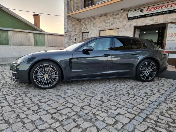 Porsche Panamera Sport Turismo 2018 - 84990 EUR, 147000 km - AUTO.MOTO.pt - 147000km - foto 4 de 50