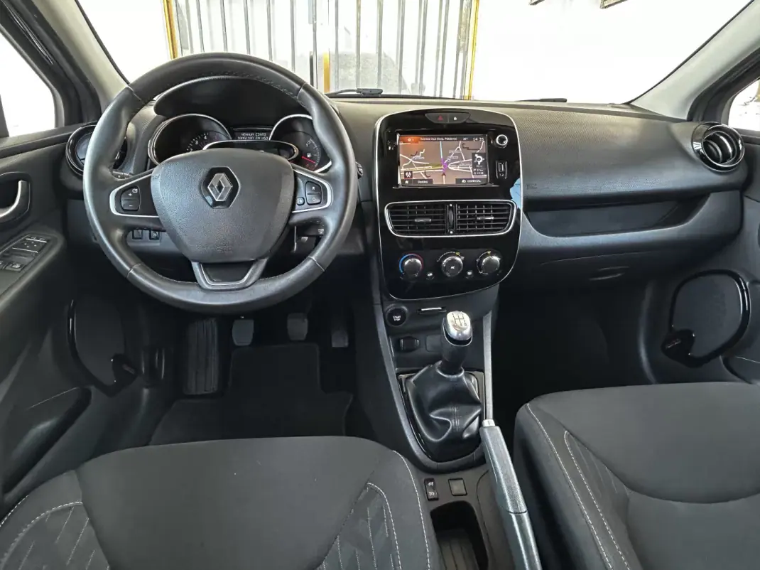 Renault Clio Break 2018 - 10900 EUR, 138940 km - AUTO.MOTO.pt - 138940km - foto 8 de 10