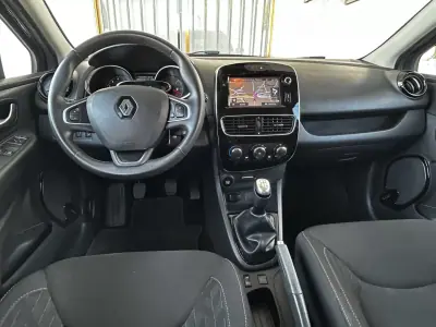Renault Clio Break 2018 - 10900 EUR, 138940 km - AUTO.MOTO.pt - 138940km - foto 8 de 10