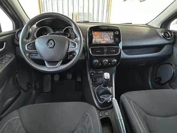 Renault Clio Break 2018 - 10900 EUR, 138940 km - AUTO.MOTO.pt - 138940km - foto 8 de 10