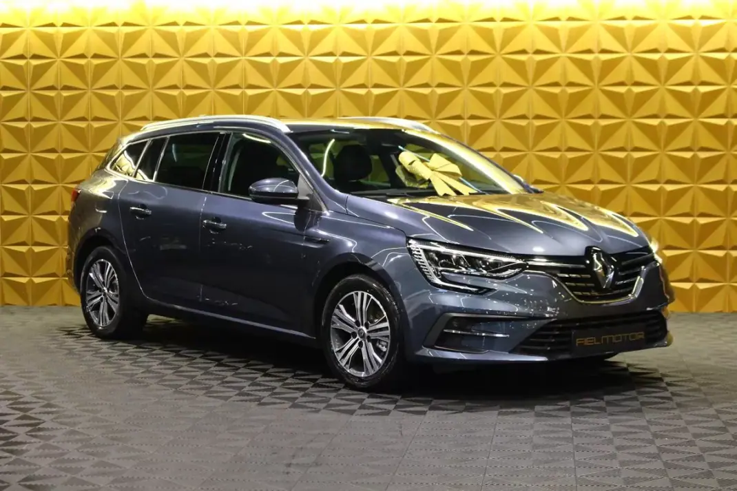 Renault Mégane Sport Tourer 2022 - 15900 EUR, 141000 km - AUTO.MOTO.pt - 141000km - foto 4 de 30