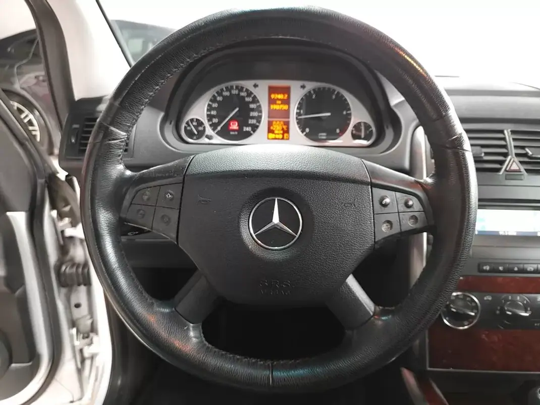Mercedes-Benz B 200 2006 - 8250 EUR, 190000 km - AUTO.MOTO.pt - 190000km - foto 28 de 34