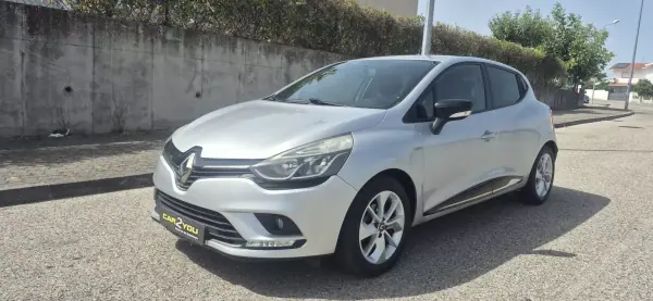 Renault Clio 2017 - 12000 EUR, 74700 km - AUTO.MOTO.pt - 74700km - foto 3 de 7