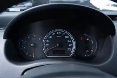 Suzuki Swift 2010 - 3999 EUR, 260000 km - AUTO.MOTO.pt - 260000km - foto 5 de 16