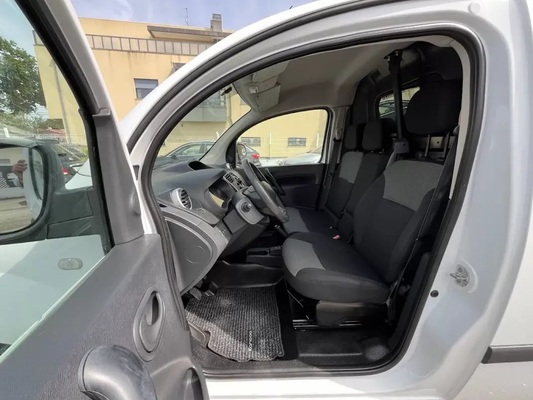 Renault Kangoo 1.5 DCi Maxi 2021 - 13250 EUR, 125000 km - AUTO.MOTO.pt - 125000km - foto 10 de 39