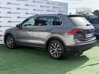 Volkswagen Tiguan 2017 - 19990 EUR, 165504 km - AUTO.MOTO.pt - 165504km - foto 10 de 21