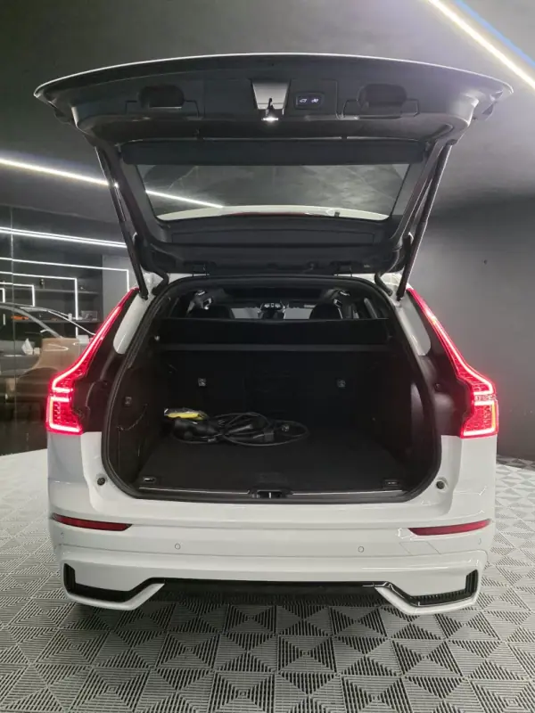 Volvo XC 60 2022 - 36750 EUR, 142382 km - AUTO.MOTO.pt - 142382km - foto 20 de 37