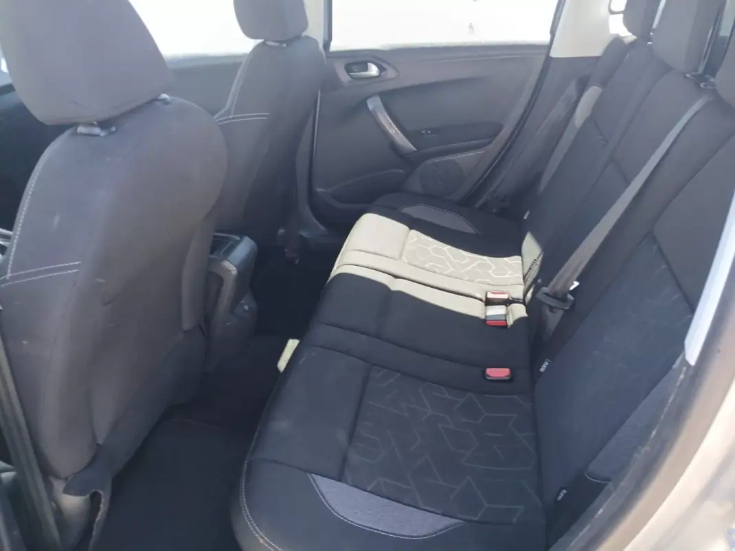 Peugeot 2008 2016 - 8250 EUR, 93942 km - 93942km - foto 18 de 25