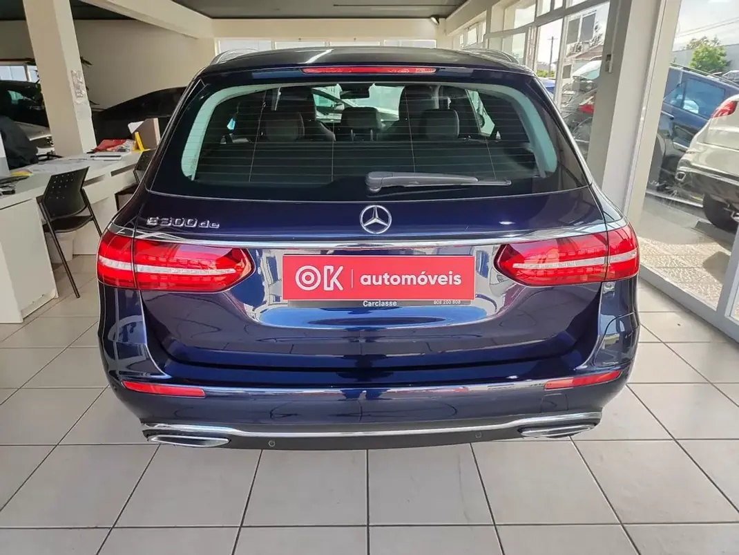 Mercedes-Benz E 300 2022 - 34350 EUR, 110000 km - AUTO.MOTO.pt - 110000km - foto 11 de 37