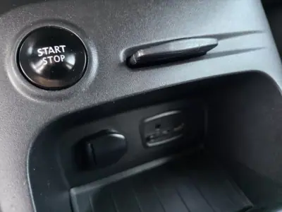 Renault Captur 2016 - 11990 EUR, 118000 km - AUTO.MOTO.pt - 118000km - foto 26 de 32