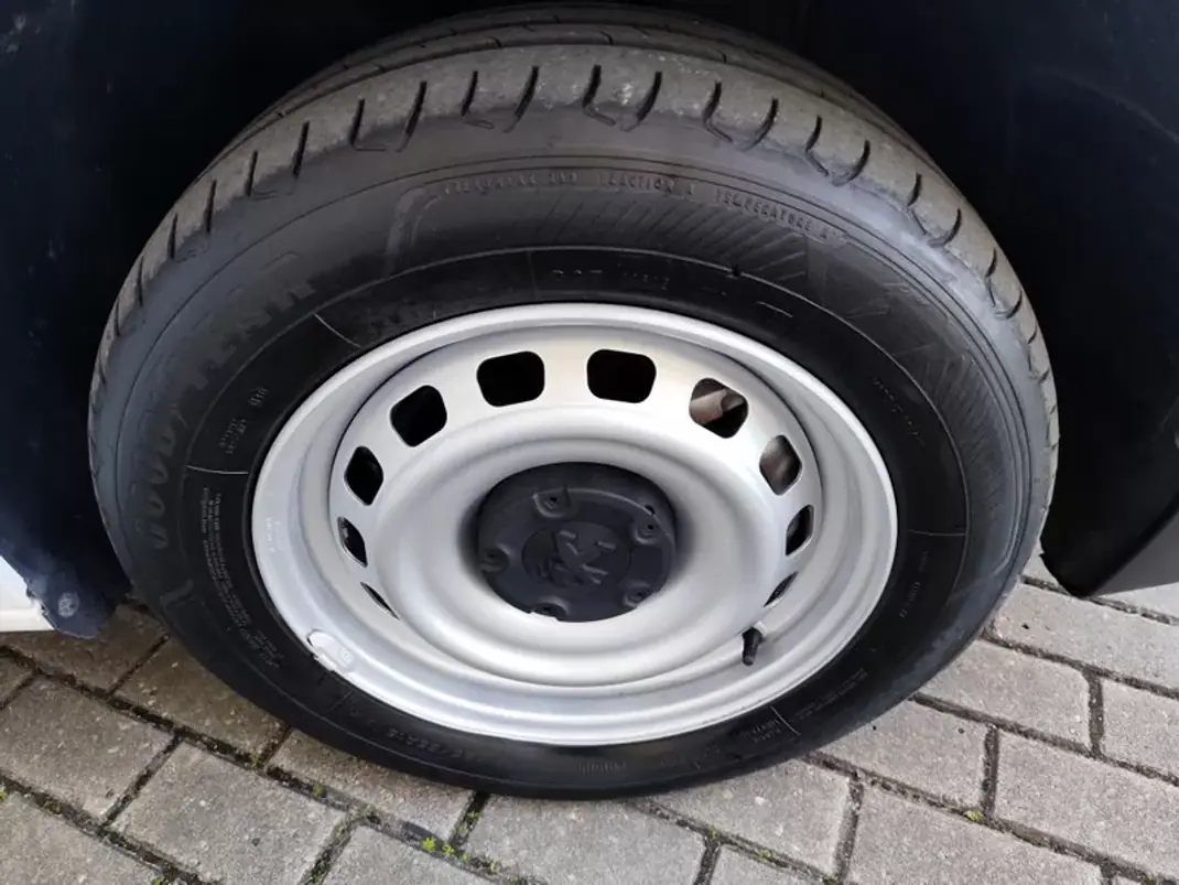 Peugeot Partner 1.6 HDI , 3 Lug. , Iva Dedutivel 2019 - 12480 EUR, 131000 km - AUTO.MOTO.pt - 131000km - foto 27 de 29