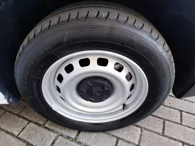 Peugeot Partner 1.6 HDI , 3 Lug. , Iva Dedutivel 2019 - 12480 EUR, 131000 km - AUTO.MOTO.pt - 131000km - foto 27 de 29