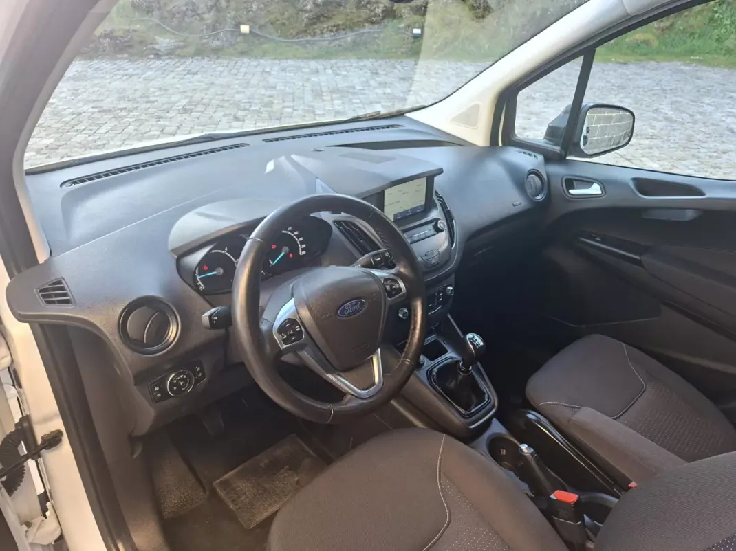 Ford Transit Courier 2021 - 12990 EUR, 88501 km - AUTO.MOTO.pt - 88501km - foto 6 de 15
