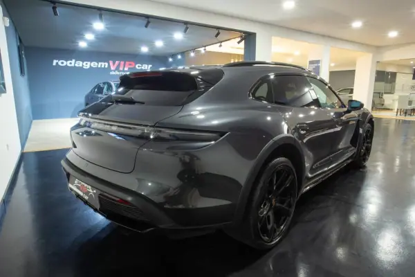 Porsche Taycan Cross Turismo 2022 - 73500 EUR, 59292 km - AUTO.MOTO.pt - 59292km - foto 4 de 9