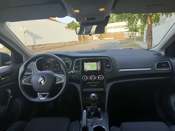 Renault Mégane 2022 - 13990 EUR, 135500 km - 135500km - foto 14 de 18