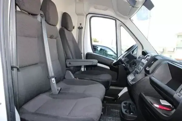 Citroën Jumper 2.2 BlueHDi 35 L4H3 Club 2023 - 23900 EUR, 109915 km - AUTO.MOTO.pt - 109915km - foto 11 de 11