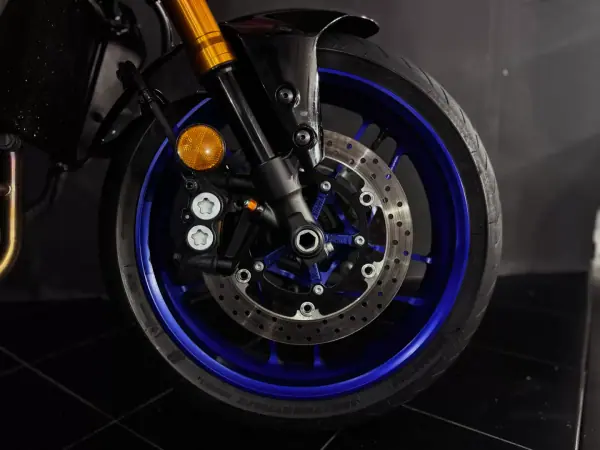Yamaha MT 09 2023 - 11490 EUR, 5529 km - AUTO.MOTO.pt - 5529km - foto 5 de 16