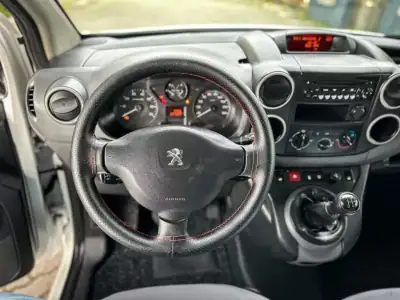 Peugeot PARTNER 1.6 HDI L2 2016 - 10890 EUR, 207000 km - AUTO.MOTO.pt - 207000km - foto 6 de 11