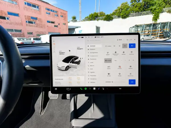Tesla Model 3 2024 - 29900 EUR, 36500 km - AUTO.MOTO.pt - 36500km - foto 9 de 14