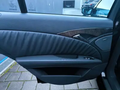 Mercedes-Benz E 220 2005 - 10950 EUR, 175000 km - AUTO.MOTO.pt - 175000km - foto 36 de 43