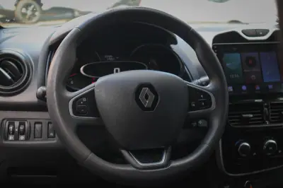 Renault Clio 2018 - 12480 EUR, 121000 km - AUTO.MOTO.pt - 121000km - foto 8 de 13