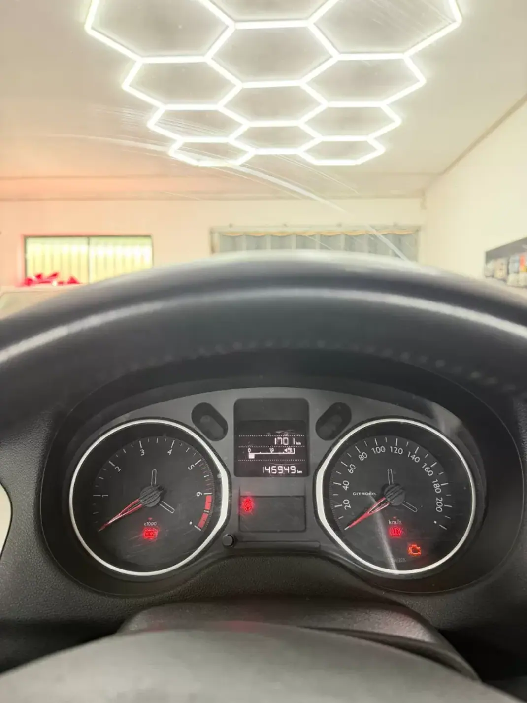 Citroën C-Elysée 2018 - 9900 EUR, 145950 km - AUTO.MOTO.pt - 145950km - foto 10 de 12