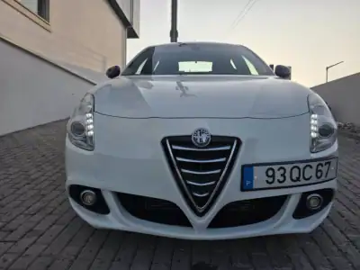 Alfa Romeo Giulietta 2015 - 13500 EUR, 148000 km - AUTO.MOTO.pt - 148000km - foto 5 de 49