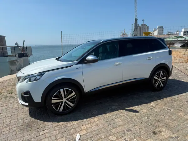 Peugeot 5008 2018 - 19900 EUR, 202000 km - AUTO.MOTO.pt - 202000km - foto 2 de 11