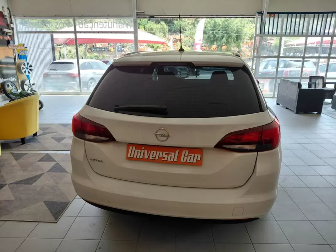 Opel Astra Sports Tourer 2020 - 12900 EUR, 137000 km - 137000km - foto 6 de 19