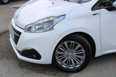 Peugeot 208 2016 - 8250 EUR, 137000 km - AUTO.MOTO.pt - 137000km - foto 4 de 26
