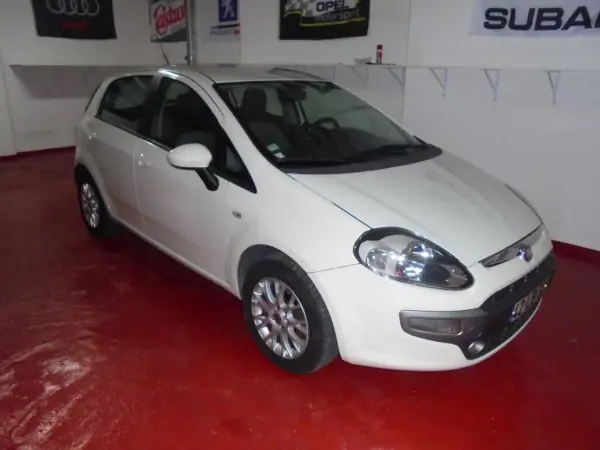 Fiat Punto 2010 - 5250 EUR, 147000 km - AUTO.MOTO.pt - 147000km - foto 2 de 28