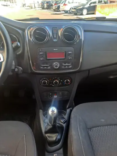 Dacia Sandero 2018 - 8500 EUR, 155000 km - AUTO.MOTO.pt - 155000km - foto 13 de 22