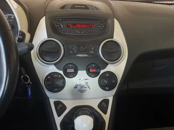 Ford KA 2015 - 7500 EUR, 121750 km - AUTO.MOTO.pt - 121750km - foto 28 de 45