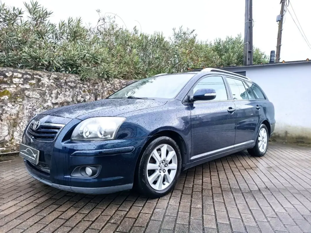Toyota Avensis 2006 - 4999 EUR, 360000 km - AUTO.MOTO.pt - 360000km - foto 1 de 12