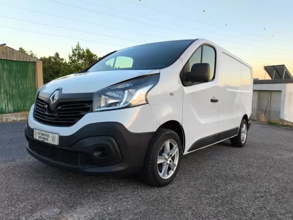 Renault Trafic 2016 - 11965 EUR, 266000 km - AUTO.MOTO.pt - 266000km - foto 2 de 13