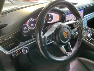 Porsche Panamera 2018 - 60500 EUR, 104962 km - AUTO.MOTO.pt - 104962km - foto 43 de 58