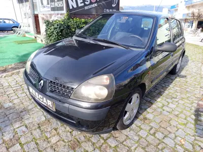 Renault Clio 2002 - 2499 EUR, 222699 km - AUTO.MOTO.pt - 222699km - foto 2 de 9