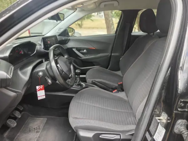 Peugeot 2008 2020 - 15990 EUR, 75500 km - AUTO.MOTO.pt - 75500km - foto 13 de 35