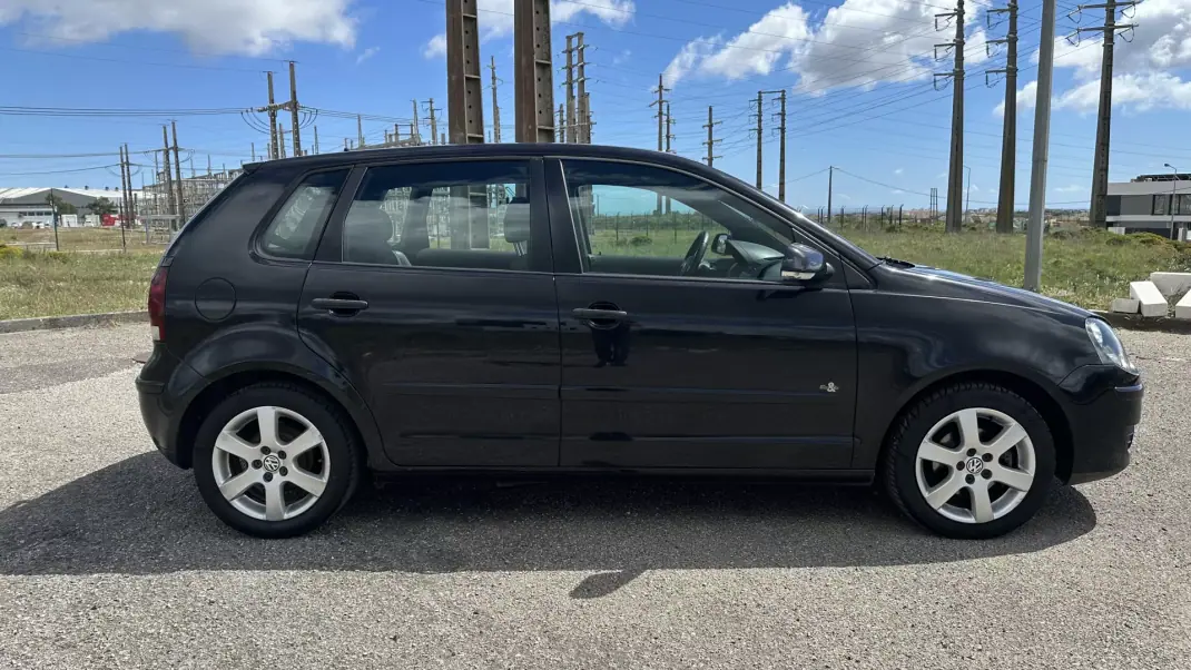 Volkswagen Polo 2009 - 4950 EUR, 202000 km - AUTO.MOTO.pt - 202000km - foto 5 de 18