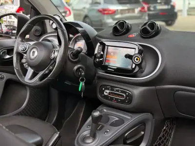 Smart Fortwo Cabrio 2019 - 12900 EUR, 58988 km - AUTO.MOTO.pt - 58988km - foto 19 de 19