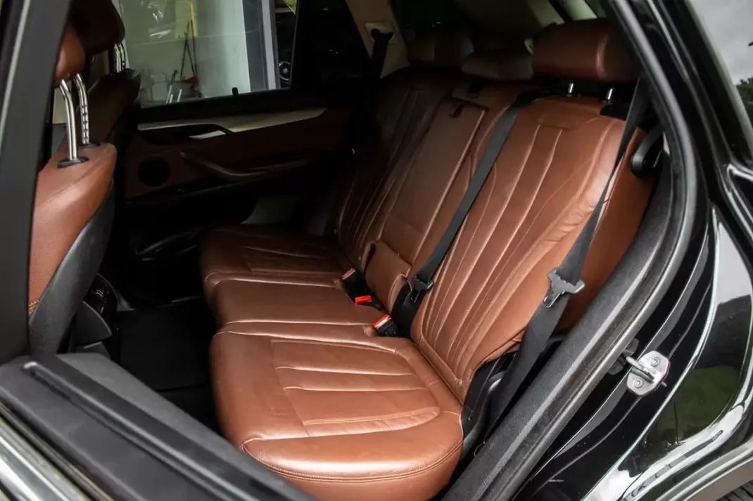 BMW X5 2015 - 27900 EUR, 170106 km - AUTO.MOTO.pt - 170106km - foto 30 de 44