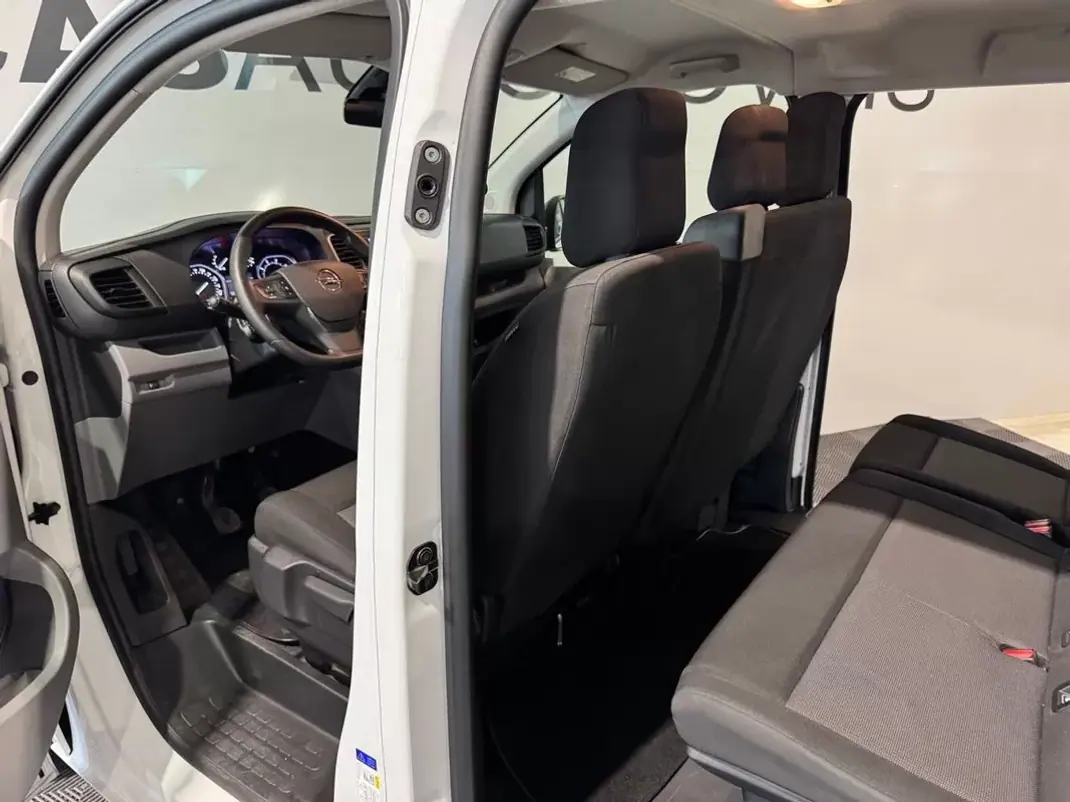 Opel Vivaro 2022 - 32900 EUR, 20415 km - 20415km - foto 42 de 50