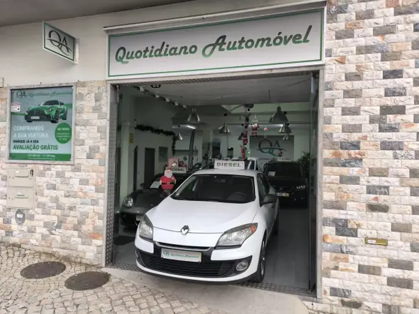 Renault Mégane 1.5 DCI III Hatchback 2013 - 3999 EUR, 317737 km - AUTO.MOTO.pt - 317737km - foto 24 de 50